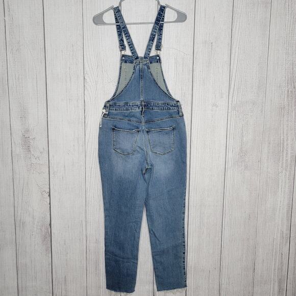 Universal Thread Medium Wash Skinny Overalls with Raw Hem, size 2/26R - Picture 4 of 6
